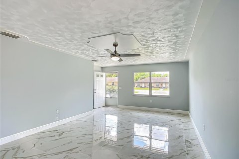 Casa en alquiler en Lady Lake, Florida, 2 dormitorios, 99.68 m2 № 1915882 - foto 3