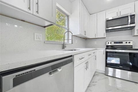 Casa en alquiler en Lady Lake, Florida, 2 dormitorios, 99.68 m2 № 1915882 - foto 5