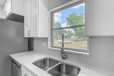 Casa en alquiler en Lady Lake, Florida, 2 dormitorios, 99.68 m2 № 1915882 - foto 6