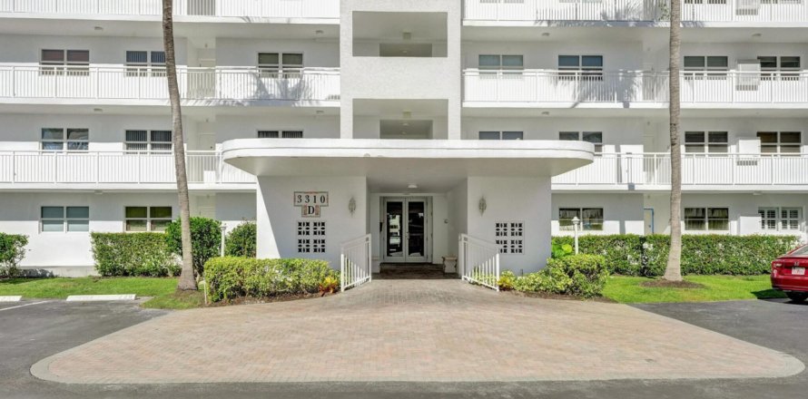 Condo in Highland Beach, Florida, 1 bedroom № 1043122