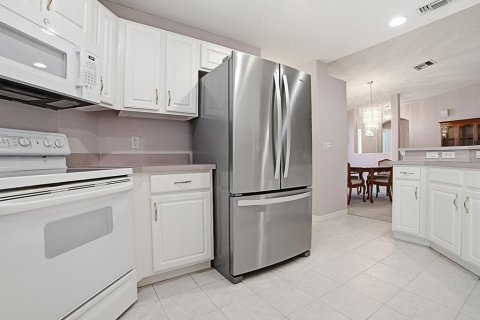 House in Leesburg, Florida 2 bedrooms, 162.76 sq.m. № 2405709 - photo 14