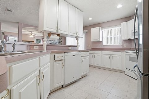 House in Leesburg, Florida 2 bedrooms, 162.76 sq.m. № 2405709 - photo 13