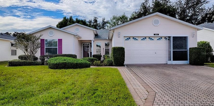 House in Leesburg, Florida 2 bedrooms, 162.76 sq.m. № 2405709