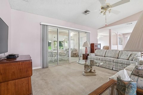 House in Leesburg, Florida 2 bedrooms, 162.76 sq.m. № 2405709 - photo 8