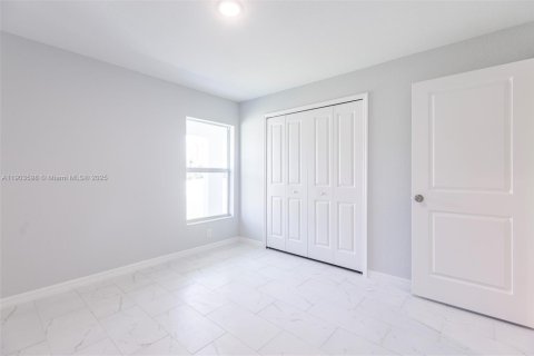 Villa ou maison à vendre à Lehigh Acres, Floride: 3 chambres, 129.41 m2 № 1965278 - photo 11