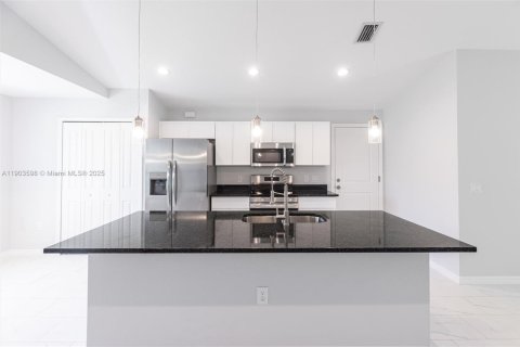 Villa ou maison à vendre à Lehigh Acres, Floride: 3 chambres, 129.41 m2 № 1965278 - photo 5