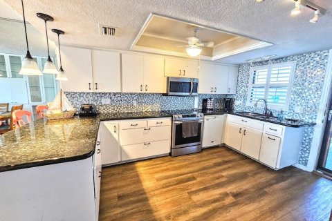 Condo in Indian Shores, Florida, 2 bedrooms  № 1538355 - photo 4