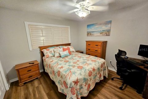 Condo in Indian Shores, Florida, 2 bedrooms  № 1538355 - photo 11