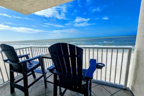 Condo in Indian Shores, Florida, 2 bedrooms  № 1538355 - photo 1