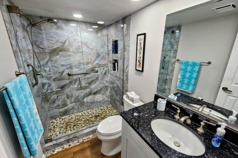 Condo in Indian Shores, Florida, 2 bedrooms  № 1538355 - photo 13
