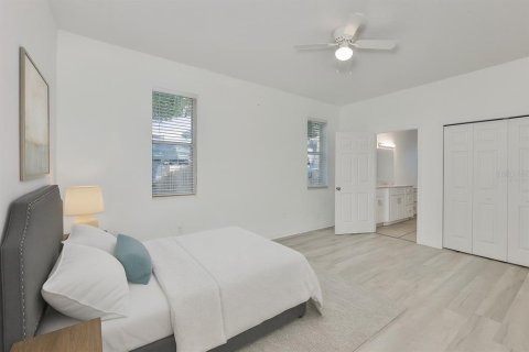 Villa ou maison à louer à Valrico, Floride: 4 chambres, 166.39 m2 № 2418895 - photo 18