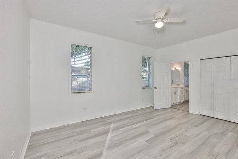 Villa ou maison à louer à Valrico, Floride: 4 chambres, 166.39 m2 № 2418895 - photo 19