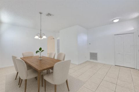 Villa ou maison à louer à Valrico, Floride: 4 chambres, 166.39 m2 № 2418895 - photo 5