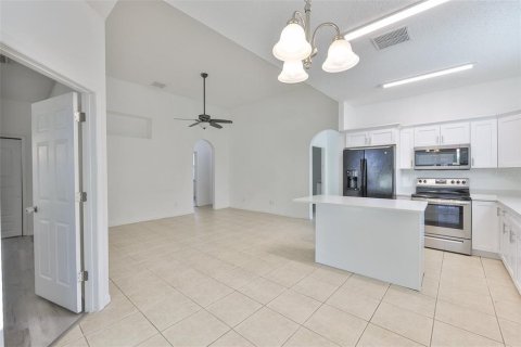 Villa ou maison à louer à Valrico, Floride: 4 chambres, 166.39 m2 № 2418895 - photo 4