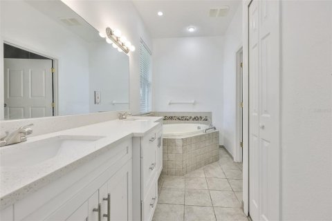 Villa ou maison à louer à Valrico, Floride: 4 chambres, 166.39 m2 № 2418895 - photo 23