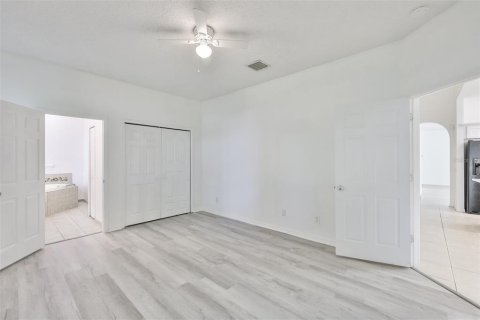 Villa ou maison à louer à Valrico, Floride: 4 chambres, 166.39 m2 № 2418895 - photo 21