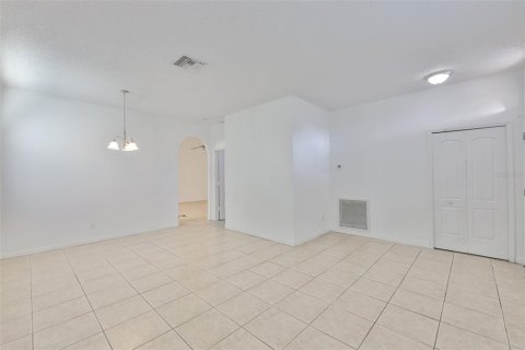 Villa ou maison à louer à Valrico, Floride: 4 chambres, 166.39 m2 № 2418895 - photo 6