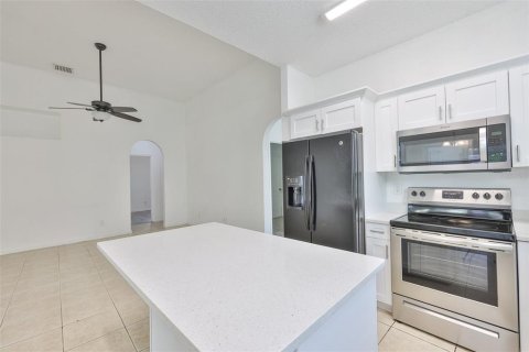 Villa ou maison à louer à Valrico, Floride: 4 chambres, 166.39 m2 № 2418895 - photo 13