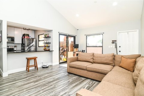 Touwnhouse à vendre à Davie, Floride: 2 chambres, 75.9 m2 № 1965041 - photo 5