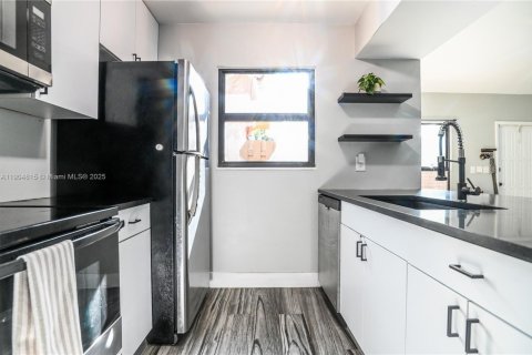 Touwnhouse à vendre à Davie, Floride: 2 chambres, 75.9 m2 № 1965041 - photo 3