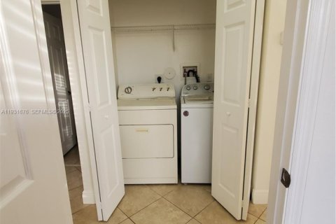 Adosado en venta en Tamarac, Florida, 2 dormitorios, 100.06 m2 № 1990341 - foto 8