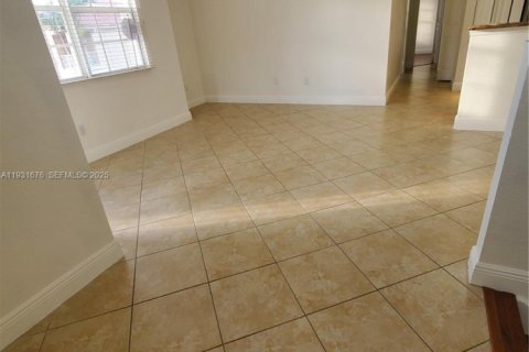 Adosado en venta en Tamarac, Florida, 2 dormitorios, 100.06 m2 № 1990341 - foto 4