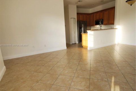 Adosado en venta en Tamarac, Florida, 2 dormitorios, 100.06 m2 № 1990341 - foto 2