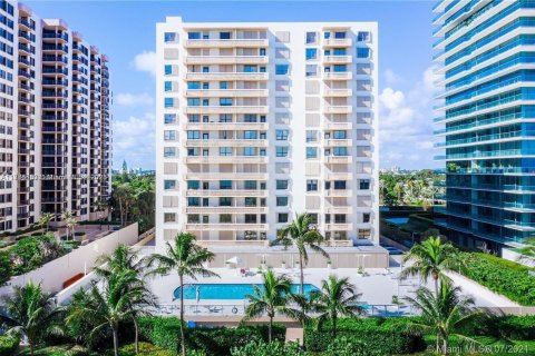 Condo in Bal Harbour, Florida, 1 bedroom  № 1868000 - photo 11