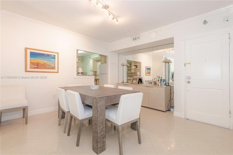 Condo in Bal Harbour, Florida, 1 bedroom  № 1868000 - photo 3