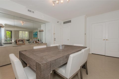 Condo in Bal Harbour, Florida, 1 bedroom  № 1868000 - photo 4