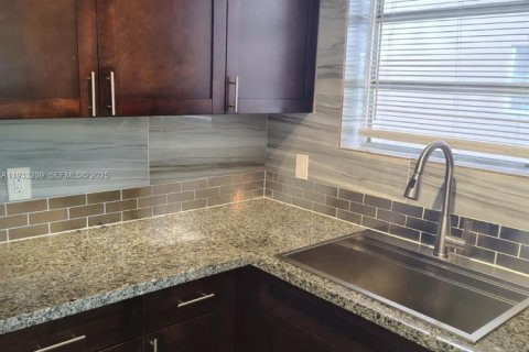 Villa ou maison à louer à Miami, Floride: 1 chambre, 65.03 m2 № 1991341 - photo 6