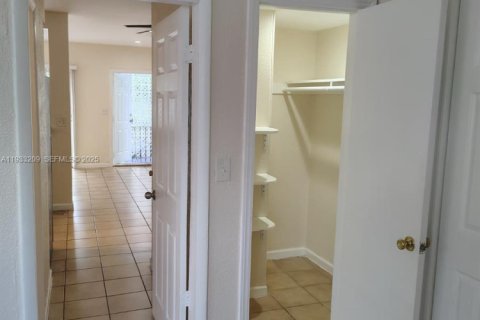 Villa ou maison à louer à Miami, Floride: 1 chambre, 65.03 m2 № 1991341 - photo 8
