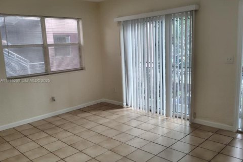 Villa ou maison à louer à Miami, Floride: 1 chambre, 65.03 m2 № 1991341 - photo 4