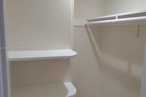 Villa ou maison à louer à Miami, Floride: 1 chambre, 65.03 m2 № 1991341 - photo 10