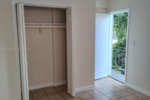 Villa ou maison à louer à Miami, Floride: 1 chambre, 65.03 m2 № 1991341 - photo 9