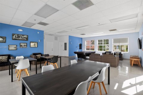 Condo in Miami Beach, Florida, 2 bedrooms  № 2049666 - photo 14