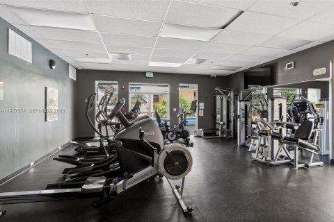 Condo in Miami Beach, Florida, 2 bedrooms  № 2049666 - photo 29