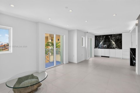 Condo in Miami Beach, Florida, 2 bedrooms  № 2049666 - photo 7