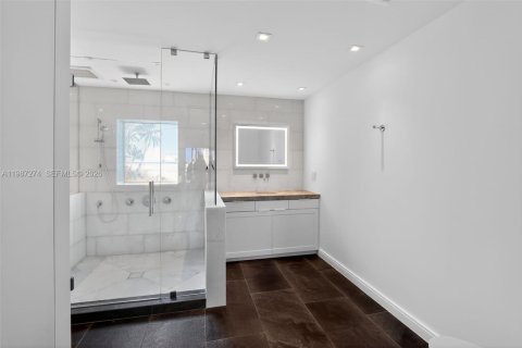 Condo in Miami Beach, Florida, 2 bedrooms  № 2049666 - photo 20