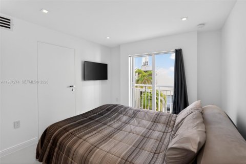 Condo in Miami Beach, Florida, 2 bedrooms  № 2049666 - photo 22