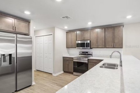 Adosado en venta en Plant City, Florida, 3 dormitorios, 159.14 m2 № 1914379 - foto 5