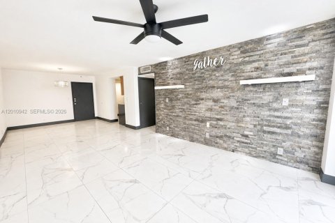 Снять в аренду кондоминиум в Хайалиа, Флорида 2 спальни, 90.86м2, № 2091142 - фото 4