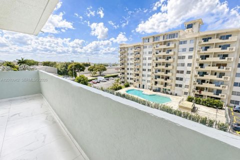 Снять в аренду кондоминиум в Хайалиа, Флорида 2 спальни, 90.86м2, № 2091142 - фото 14