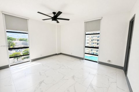 Снять в аренду кондоминиум в Хайалиа, Флорида 2 спальни, 90.86м2, № 2091142 - фото 8
