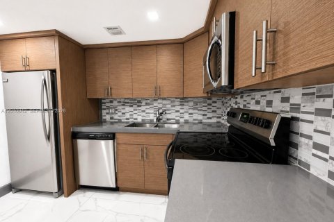 Снять в аренду кондоминиум в Хайалиа, Флорида 2 спальни, 90.86м2, № 2091142 - фото 5