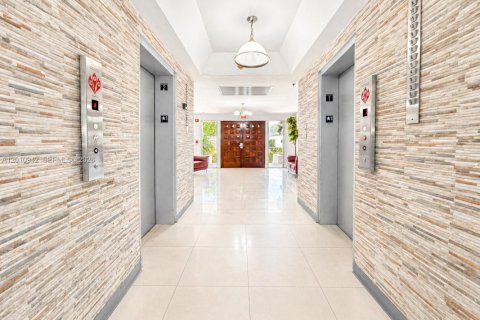 Снять в аренду кондоминиум в Хайалиа, Флорида 2 спальни, 90.86м2, № 2091142 - фото 2