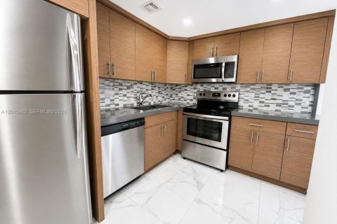 Снять в аренду кондоминиум в Хайалиа, Флорида 2 спальни, 90.86м2, № 2091142 - фото 6