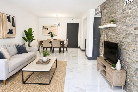 Снять в аренду кондоминиум в Хайалиа, Флорида 2 спальни, 90.86м2, № 2091142 - фото 3