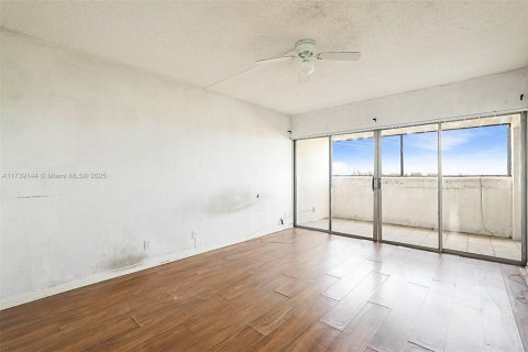 Condo in Lauderhill, Florida, 1 bedroom  № 1487890 - photo 13