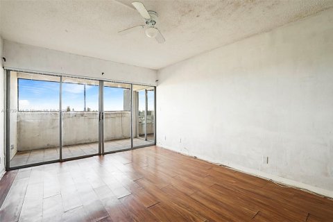 Condo in Lauderhill, Florida, 1 bedroom  № 1487890 - photo 14